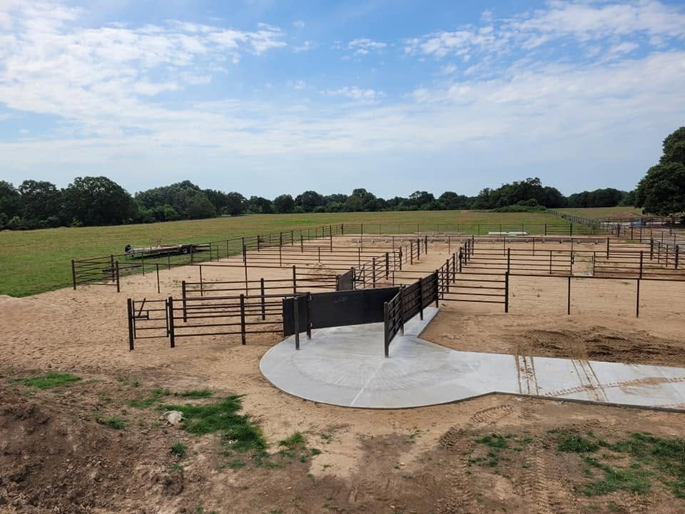 Pipe cattle pen gates and alleyways